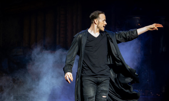 Kevin Clifton points to the side