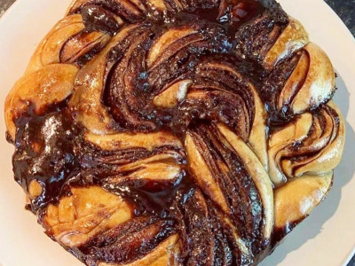 A picture of a traditional chocolate bobka.