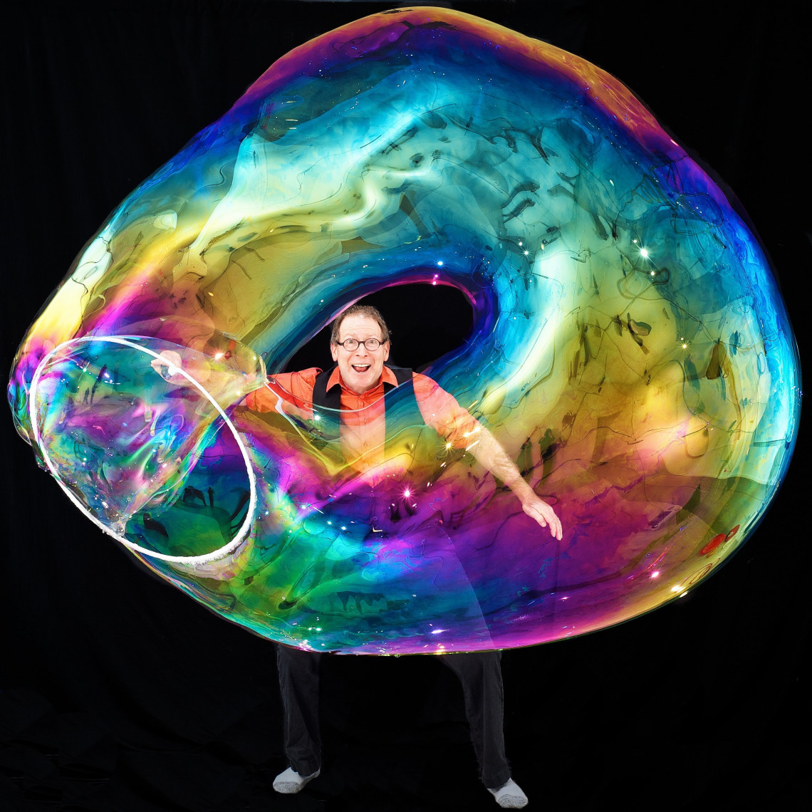 Louis Pearl makes a big bubble