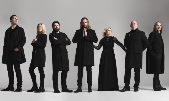 Rumours of Fleetwood Mac stood in line all wearing black
