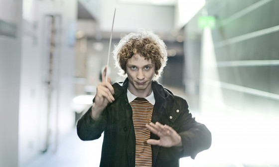Santtu-Matias Rouvali holds a baton