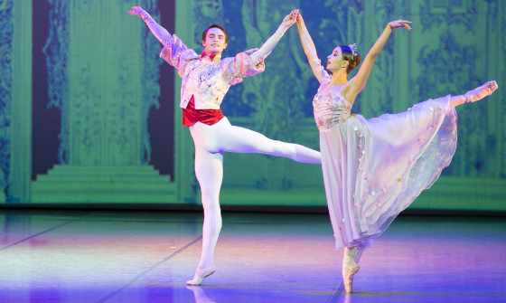 One male dancer and one female dancer dance together